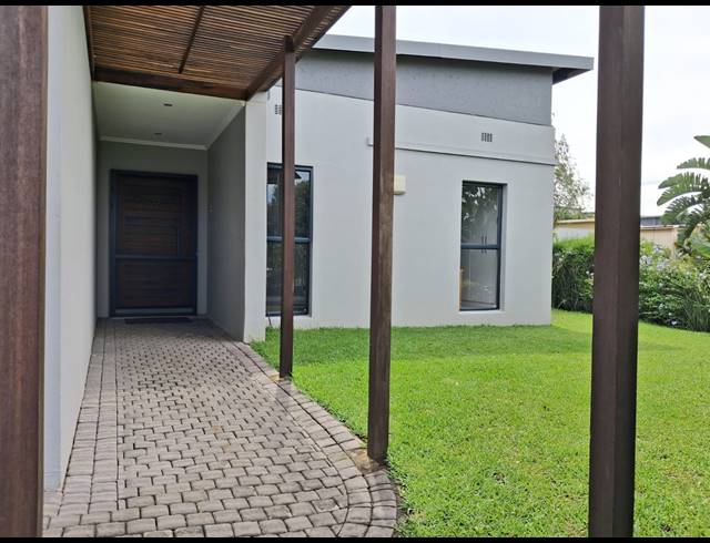 4 BEDROOM HOUSE FOR SALE IN PALM LAKES ESTATE